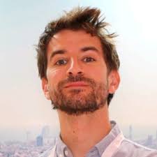 Se tenir au sommet d'une montagne me rappelle les défis auxquels mes…