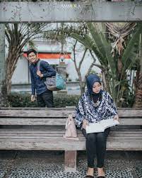 Lengkapi dengan ekspresi natural, baik itu dari tatapan. Inspirasi Konsep Prewedding Islami Yang Wajib Kamu Coba Ammora Photography