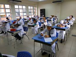 Senarai sekolah menengah terbaikdi malaysia berikut berdasarkan pencapaian keseluruhan sijil pelajaran malaysia. Institusi Pendidikan