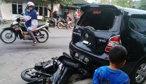 Selain itu, dengan mengurusnya sendiri, kamu juga bisa menghemat biaya. Ini Loh Alasan Mengapa Harus Diadakan Syukuran Saat Membeli Kendaraan Baru Boombastis