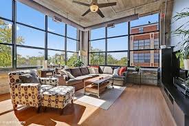 Light Filled Loft Apartment In Coveted Roscoe Village Loft Building Available For 2 700 Month Giv Chicago Apartment Loft Apartment Loft Apartment Industrial