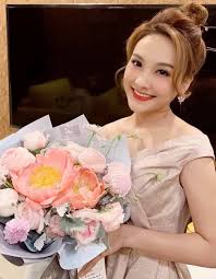 Những ngày nay, đi đâu chúng ta cũng đều bắt gặp giai điệu nhẹ nhàng da diết cùng vũ đạo tưng tửng, ai tinh thông nhạc. Ngáº¯m Nhan Sáº¯c Ä'á»i ThÆ°á»ng Cá»§a 3 Diá»…n Vien Ná»¯ Chinh Phim Vá» Nha Ä'i Con Viá»‡t Nam Má»›i