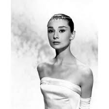 .robe en multicolore pour seulement €16.55 en ligne, et profitez des autres occasions robes vintage, robes vintage des collections la robe est très belle, taille très bien, je recommande cet article. Poster Affiche Audrey Hepburn Robe De Bal Actrice Star Photo Vintage 61cm X 76cm Achat Vente Affiche Poster Cdiscount
