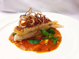 Polpa di zucca 280 g filetti di triglia 240 g linguine 200 g rosmarino fresco 2 cucchiaini d'olio extravergine d'oliva sale pepe rosa in grani. Filetto Di Triglia Pomodoro Fiori Di Origano Basilico E Capperi Di Testa E Di Gola