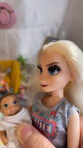 Frozen Anna and Elsa Deciding Who Gets Olaf Toy #shorts