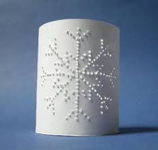Und damit diese nicht ungesehen auf dem handy versauern, haben wir unsere lieblingsfotos ausgedruckt und nach herzenslust in unserem jahrbuch bebastelt! Windlichter Basteln Kostenlose Vorlagen Und Anleitungen Bastel Tipps De Winter Crafts Winter Decor Diy For Kids