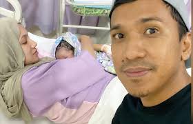 Latest oldest most discussed most shared most viewed. Artis Terlanjur Fad Bocey Isteri Selamat Timang Anak Keempat Dunia Artis Popular