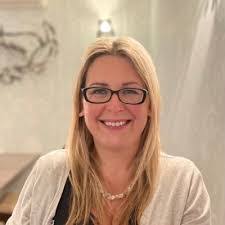 Lisa Eagles's Instagram, Twitter & Facebook