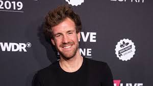 Ein schweres los hat deutschland in gruppe f gezogen und muss gegen europameister portugal und weltmeister frankreich antreten. Catch Luke Mockridge Gewinnt Und Ist Deutscher Meister Promiflash De