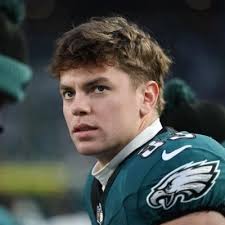 Kelli Burton (@k_burton23)