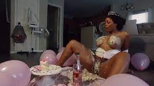 Ebony model enjoys birthday cake - XVIDEOS.COM