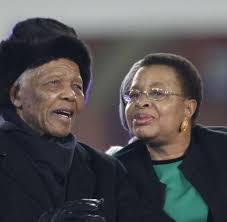 She is the widow of former president of mozambique samora machel and pr. Sudafrika Die Frau Die An Nelson Mandelas Bett Wacht Welt
