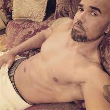 Criminal Minds' Shemar Moore Posts Shirtless Pic for 'Baby Girls'