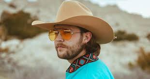 Tyler Halverson's Instagram, Twitter & Facebook