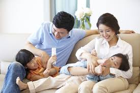 Gambar dan kata kata pasangan romantis. Mengapa Anak Laki Laki Biasanya Lebih Dekat Dengan Ibu