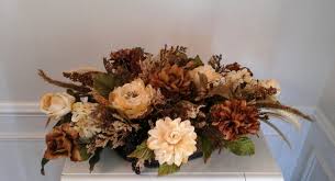 Pin By Liliana Nowak On Nowoczesne Kompozycje Kwiatowe In 2020 Table Floral Decorations Home Floral Arrangements Table Floral Arrangements