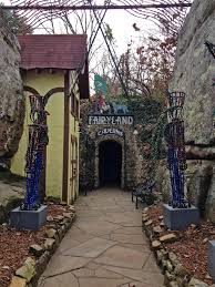 Plan your visit and experience it for breathtaking ruby falls was accidentally discovered by leo lambert in 1928 on an unexpected journey deep within lookout mountain in chattanoooga, tn. Rock City Life Aboard The Traveling Circus