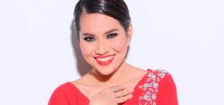 Aidil aziz, riena diana dfkl, ruhainies, eyra hazali, epy kodiang, kazar saisi, helvera susanti, mubarak majidpenulis skrip : Drama Komedi Romantik Cinta Lemon Madu Sensasi Selebriti