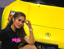 Main sama boss bila bini boss tak ada di rumah. Senyum Manis Cewek Seksi Di Pameran Modifikasi Malaysia