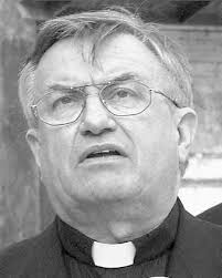 Next pope has 'big shoes to fill,' historians say