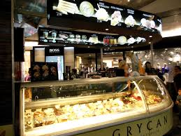 It is a place where everyone will find something for themselves. Grycan Cafe Zlote Tarasy Warsaw