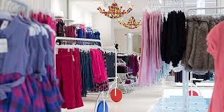 En donnant une seconde vie à des produits culturels, vêtements et accessoires, oxfam s'engage aussi contre la logique de surconsommation et l'industrie de la fast fashion , plutôt que de toujours produire plus. Nos Magasins C A France