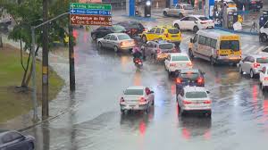 Temporal traz 2 mil raios ao RJ nesta quarta-feira; previsão é de chuva forte