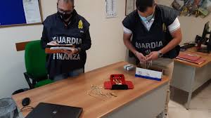 E' la conclusione, come riporta il quotidiano targatocn, a cui è arrivato il medico incaricato dal giudice del tribunale di cuneo di svolgere una perizia psichiatrica sul 19enne che si sarebbe auto accusato del delitto della. Bagheria Approfitta Del Fratello Malato E Si Appropria Dell Eredita Sequestrati Gioielli E Soldi Giornale Di Sicilia