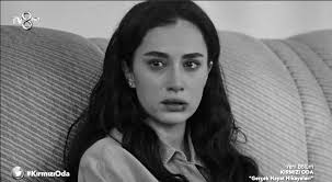 Hande Dogandemir Kirmizi Oda Kirmizi