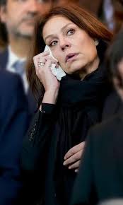 Nuria González, lágrimas y emoción en el homenaje a su marido