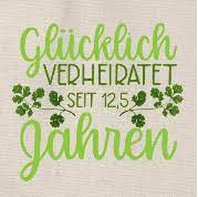 Hochzeitstag sprüche zur porzellanhochzeit die petersilienhochzeit wird besonders im norden gern gefeiert, üblicherweise wird das brautpaar mit der. Petersilienhochzeit So Feiert Man 12 5 Jahre Ehegluck