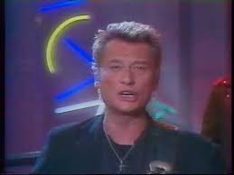 Pas je ne sais pas par où les anges arrivent je me doute que tu n'en es plus un je t'attends, je t'attends, je t'attends, je t'attends. Johnny Hallyday Je T Attends Youtube