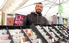À la braderie de Pontivy, des étals pas banals