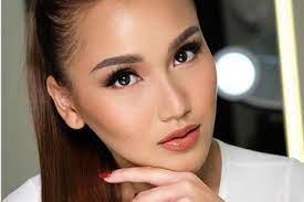 Umur 28 tahun) adalah seorang penyanyi dangdut, aktris, pembawa acara, youtuber dan personaliti televisi berkebangsaan indonesia. Profil Ayu Ting Ting Dikabarkan Akan Menikah Di Tahun 2021 Semua Halaman Grid Star