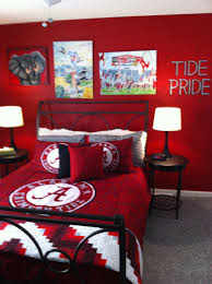 Alabama Bedroom Rolltidewareagle Com Sports Stories That Inform And Entertain Plus Free Train Deck To Learn T Alabama Room Alabama Bedroom Crimson Tide Decor