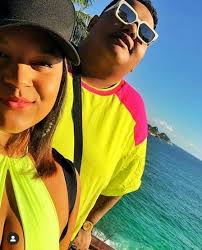 FUNKEIRO MC DUMEL MORRE AOS 28 ANOS APÓS SER DIAGNOSTICADO COM COVID-19 MC  Dumel, de 28 anos, morreu na noite desta quinta-feira (16), em Salvador,  depois de ser infectado pelo coronavírus. Ele