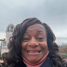 تايلر بيري: "أبلغ من العمر 55 عامًا وأشعر بالخجل لأنني لم أعرف أبدًا عن قصة  الستة تريبل ثمانية. "