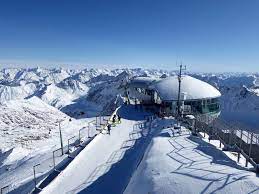 Austrian ski resort in pitztal, with skiing up to 3,440m altitude. Skigebiet Pitztaler Gletscher Skifahren Pitztaler Gletscher