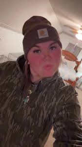 Elly Mae Moore (@ellymoore14)