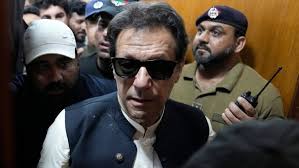Prisionero N°804: Imran Khan apela a la IA para intervenir en la elección  de Pakistán desde la cárcel