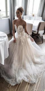 Oder du wurdest als trauzeugin oder brautjungfer auserwählt? Grosshandel Einzigartiges Design Handgefertigte Blumen Hochzeitskleid Liebsten Perlen Tull Eine Linie Romantische Design Brautkleider Nach Mass Von In Love 107 34 Auf De Dhgate Com Dhgate