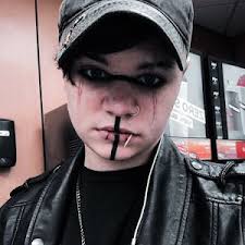 Kaden Morris (@skullsinger3)