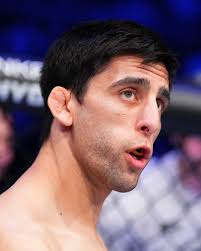 Three rounds in the books! How are you scoring Moreno vs Erceg!? #UFCMexico