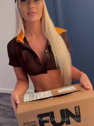 Scarletts delivery service - CamWhores