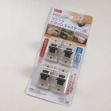 ダイソー 収納ボックスに キャスター を付けられるグッズが地味にスゴイ 使い勝手が上がりまくり ダイソー 収納 インテリア 収納 100均 アイディア
