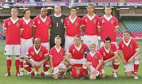 Not since karl power became manchester united's 12th man for the team photo in the old olympic stadium in munich back in 2001 has the humble team photo. Wales Team Photo Why Are They Taking Such Strange Photos Football Sport Express Co Uk