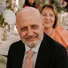 Metti che in frigo hai da “far fuori” un po' di zucca, qualche foglia di  cavolo nero, quattro spicchi d'aglione di Valdichiana (ma coltivato a  Dugenta), e un paio di torsoli di