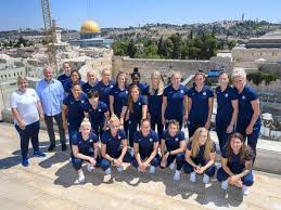 Câu trả lời đanh thép của bố già là: Chelsea Women S Meeting With Owner Roman Abramovich Proof His Actions Speak Louder Than Words Say England Stars The Independent The Independent