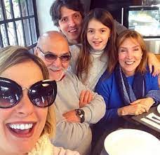 Maybe you would like to learn more about one of these? Raro Na Web Lima Duarte Se Rende A Selfie Com A Neta Paloma Duarte Quem Quem News
