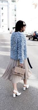 Werbung Plisseerock Kombinieren Faltenrock Outfit Stylen Fruhlingsoutfit Mit Plisseerock Shaggy Ca Fashion Trending Fashion Outfits Fashion Trends Magazine